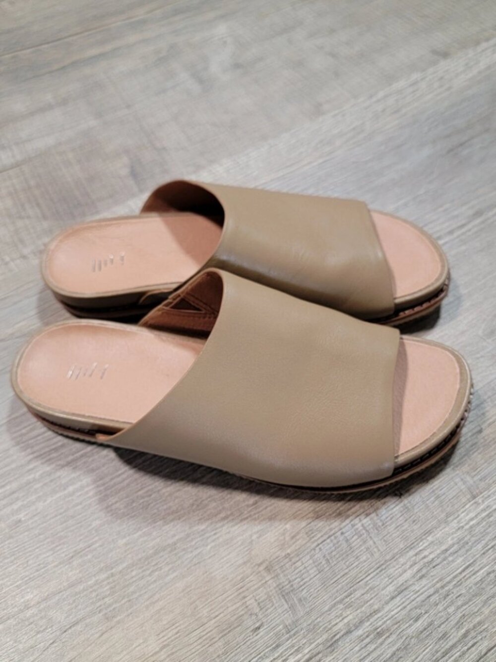 NWOB J Jill Leather Sandals Size 7.5 Beige Tan Brown Minimalist Modern Slides